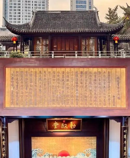 雍正即位之后，一直觉得江宁织造府曹家很有钱，于是抄了曹家，雍正派人花了3个月时间