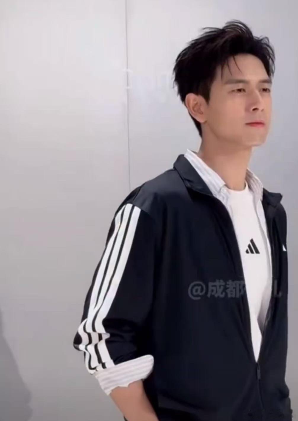 李现阿迪达斯线下活动李现阿迪达斯线下活动状态李现阿迪达斯线下活动状态，帅的，[打