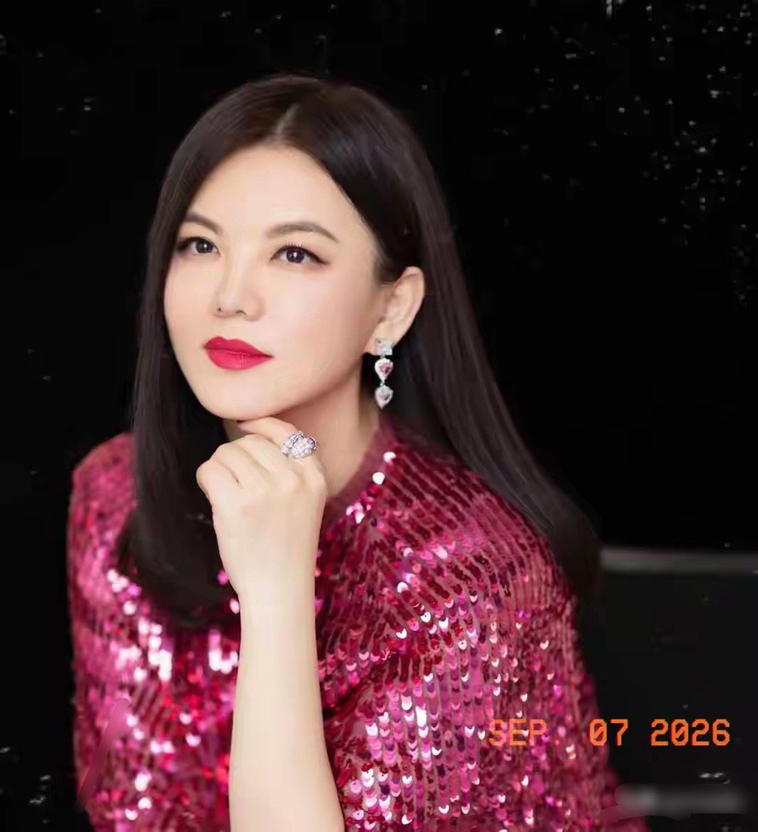 李湘王诗龄新加坡海滨花园被偶遇，李湘打扮时髦，网友：衣品很好​​​