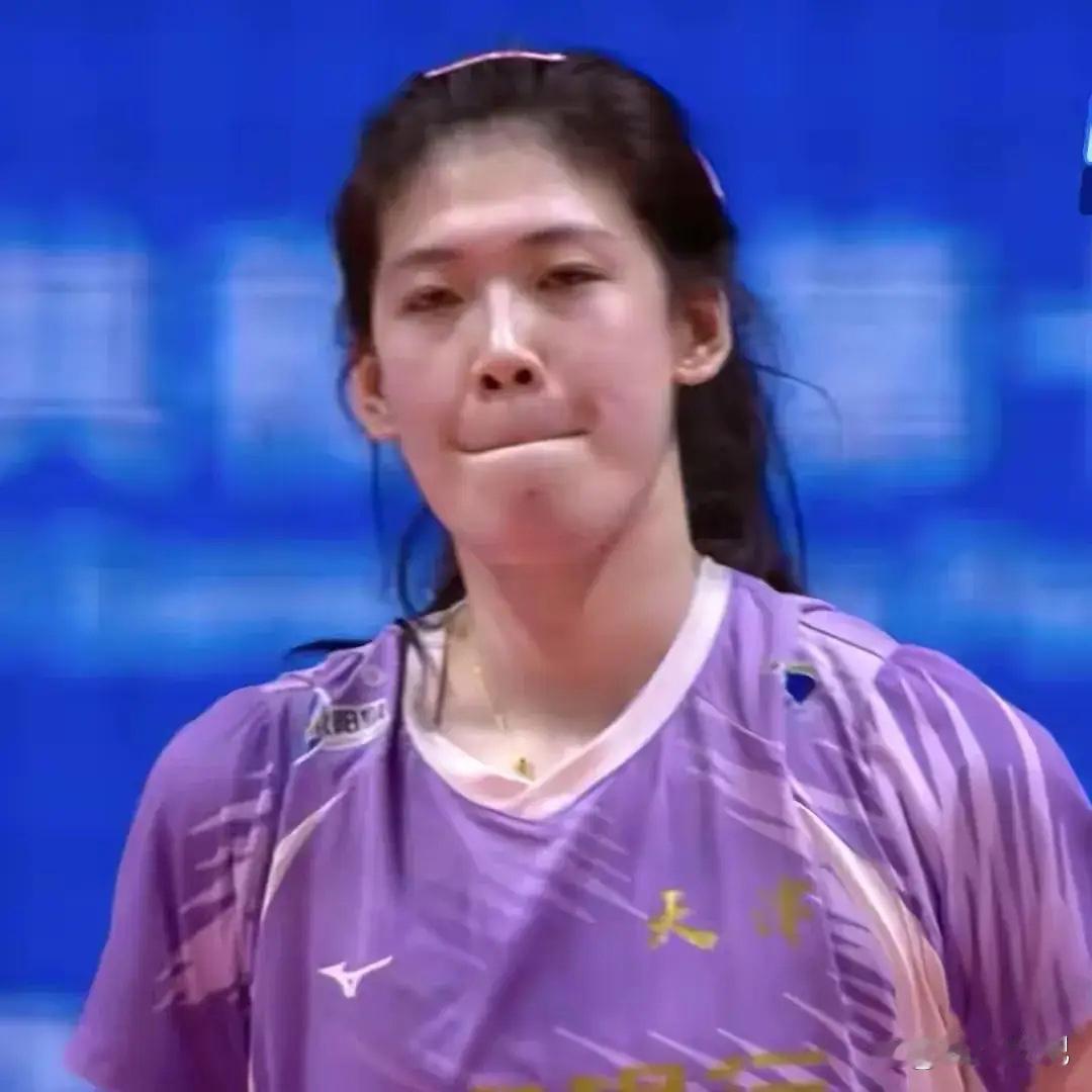 11月24日李盈莹平安落地米兰马尔彭萨机场，俱乐部派出的队医第一时间就把8度精准