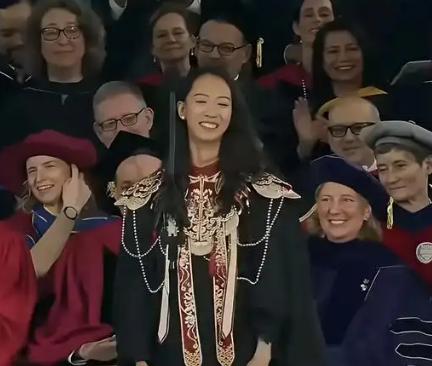 美国不要的，中国也绝不会要！在美国哈佛大学的毕业典礼上，来自中国的留学生蒋雨融作