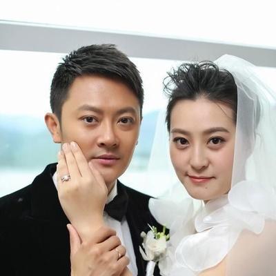 2015年，印小天花了400万元迎娶“草原白富美”哈琳娜。直到孩子出生后，才发现