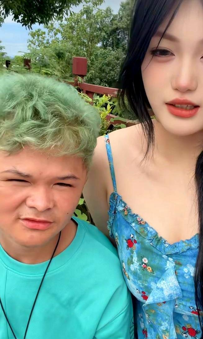 “小马云”范小勤喜当爹？交往数月的19岁女友小鬼在直播间当众放出消息，称自己已经