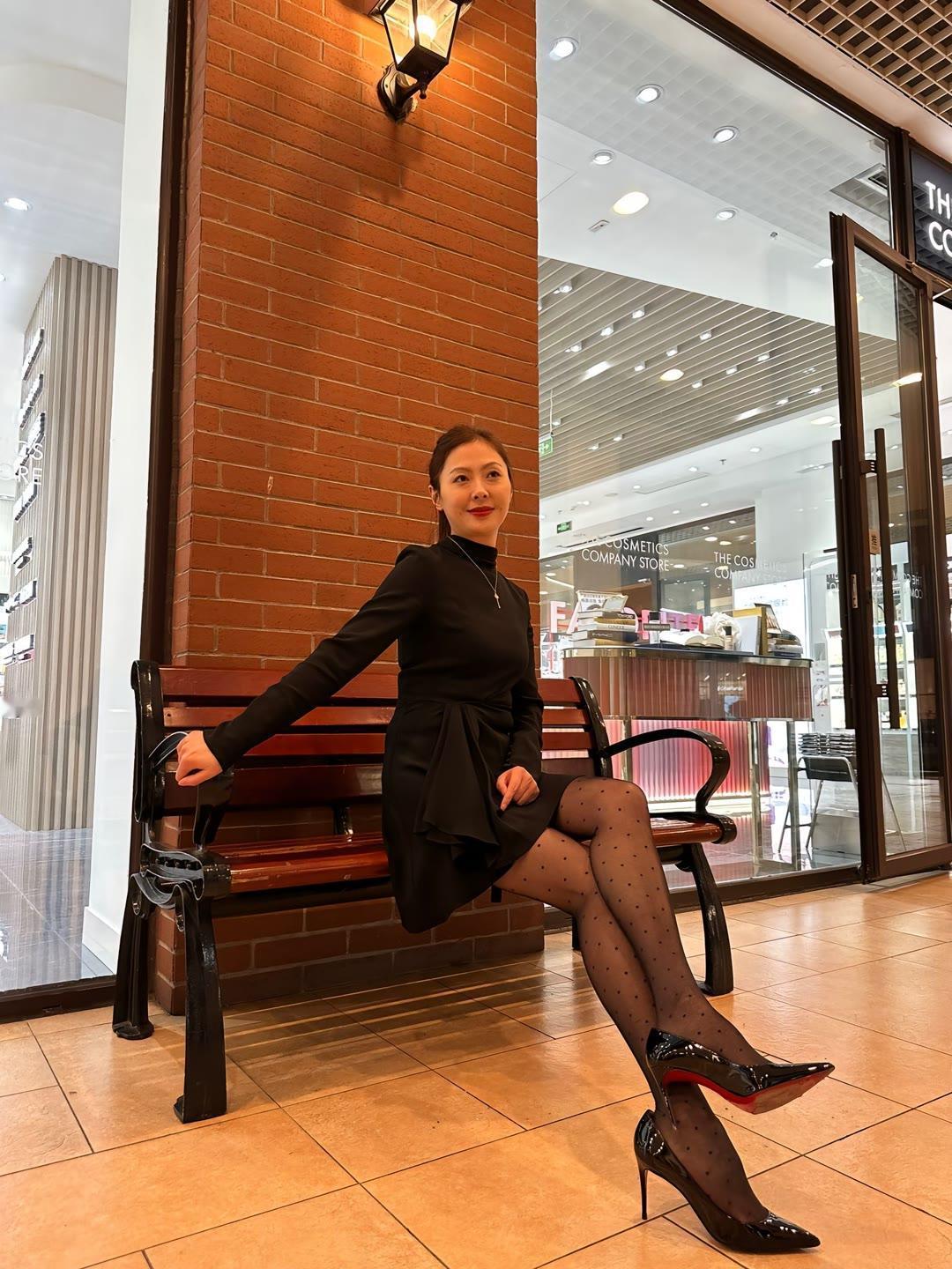 街拍热门穿搭成熟女人味，气质优雅的职场穿搭