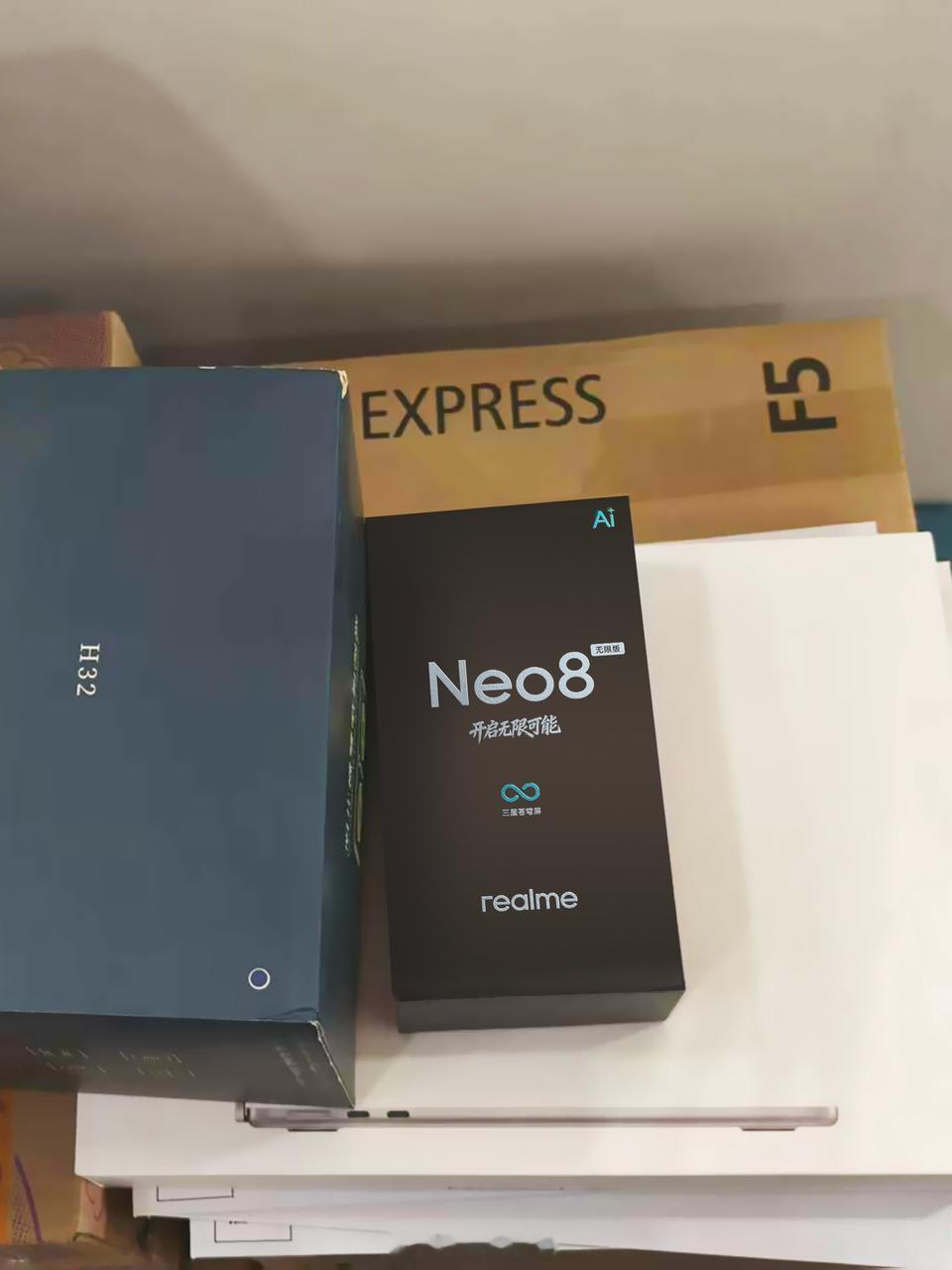 看来屏幕这次是最大的卖点了，真我Neo8无限版搭载三星定制旗舰屏，之前N