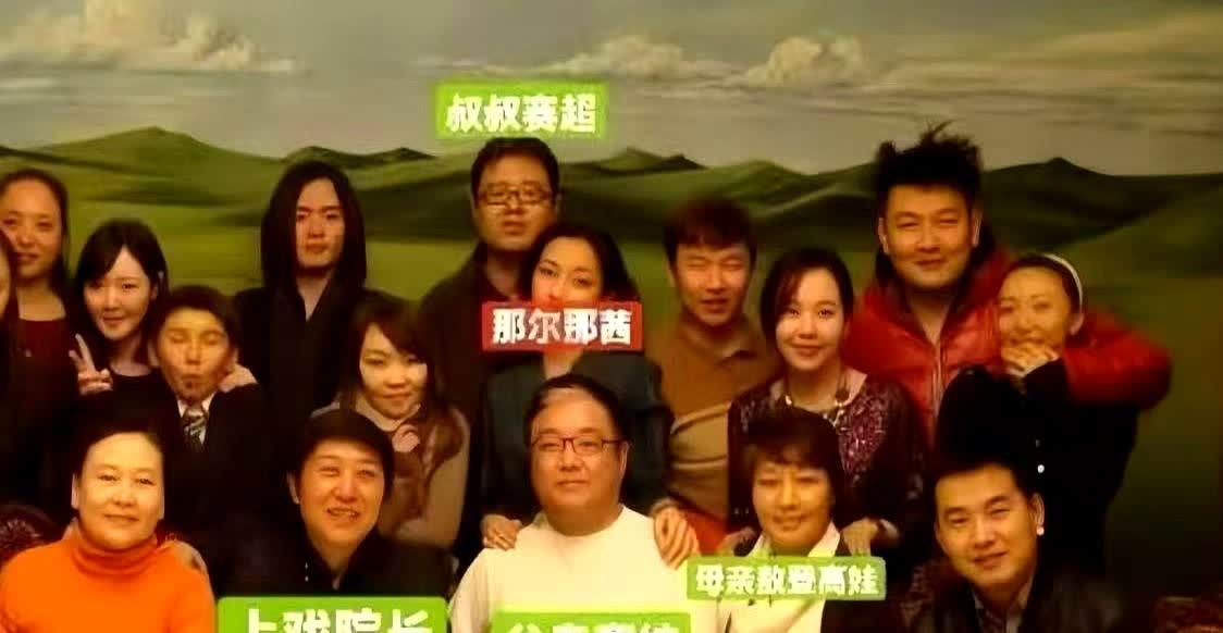 那尔那茜的聚餐照片真的让人毛骨悚然！照片里最中间那位是上戏的院长哎，院长
