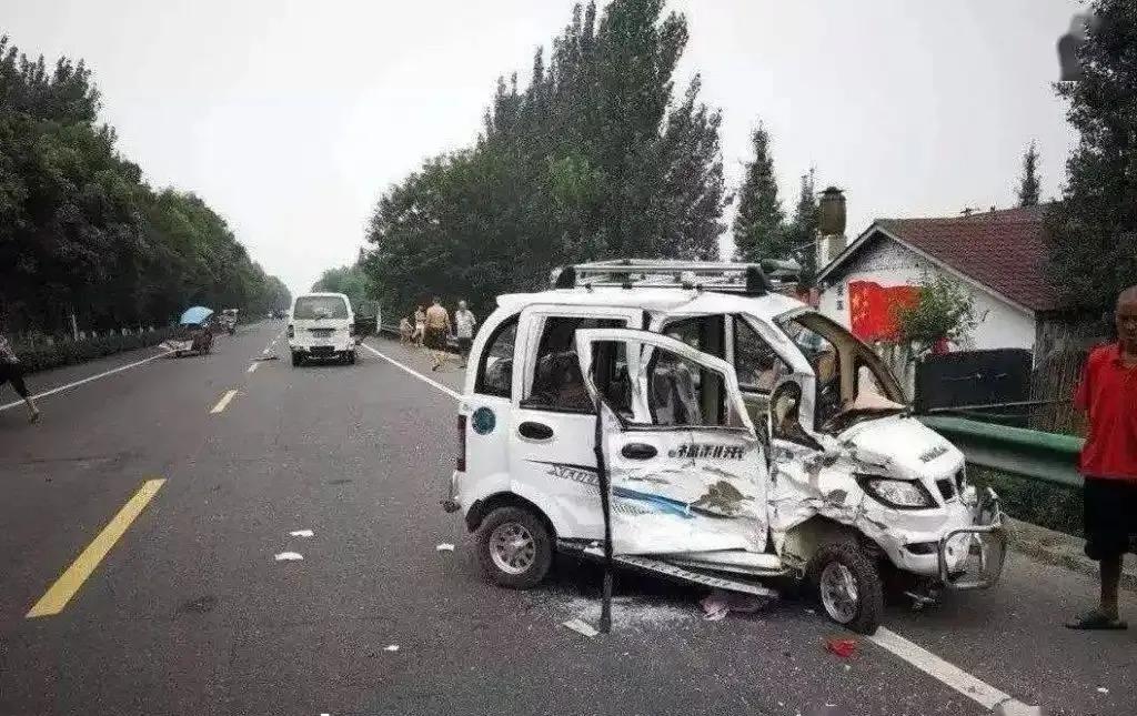 老头乐真该禁了这次直接把38岁的女主持人撞没了据说还没钱赔没有老头乐的时