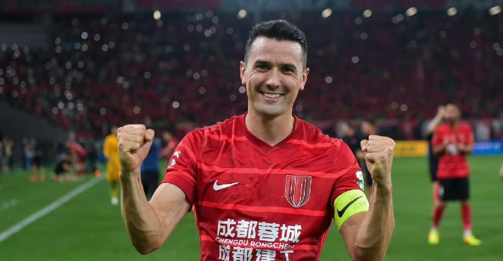 体坛一夜巨变：周定洋转会引爆中超，山东女篮逆袭广东，皇马闪电换帅！