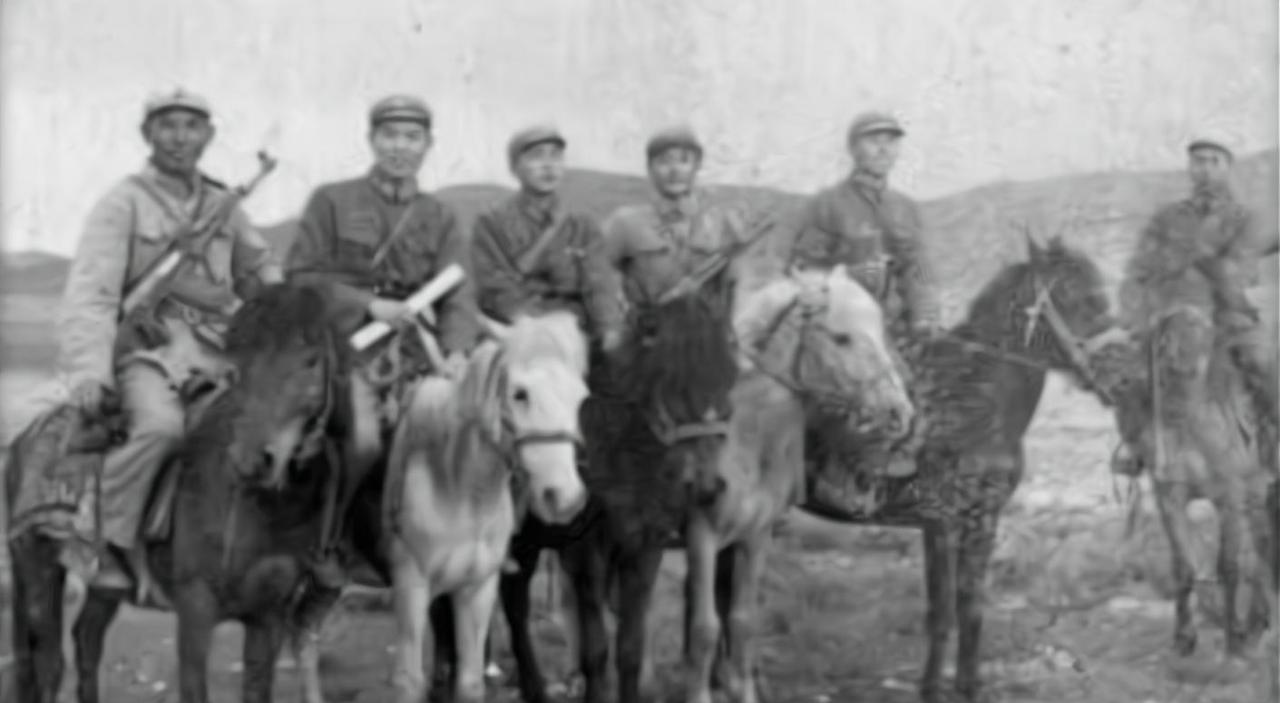 1952年，天津警备区司令回乡，父亲一瘸一拐前来迎接。乡亲们讲：“能俊娃，你爹的
