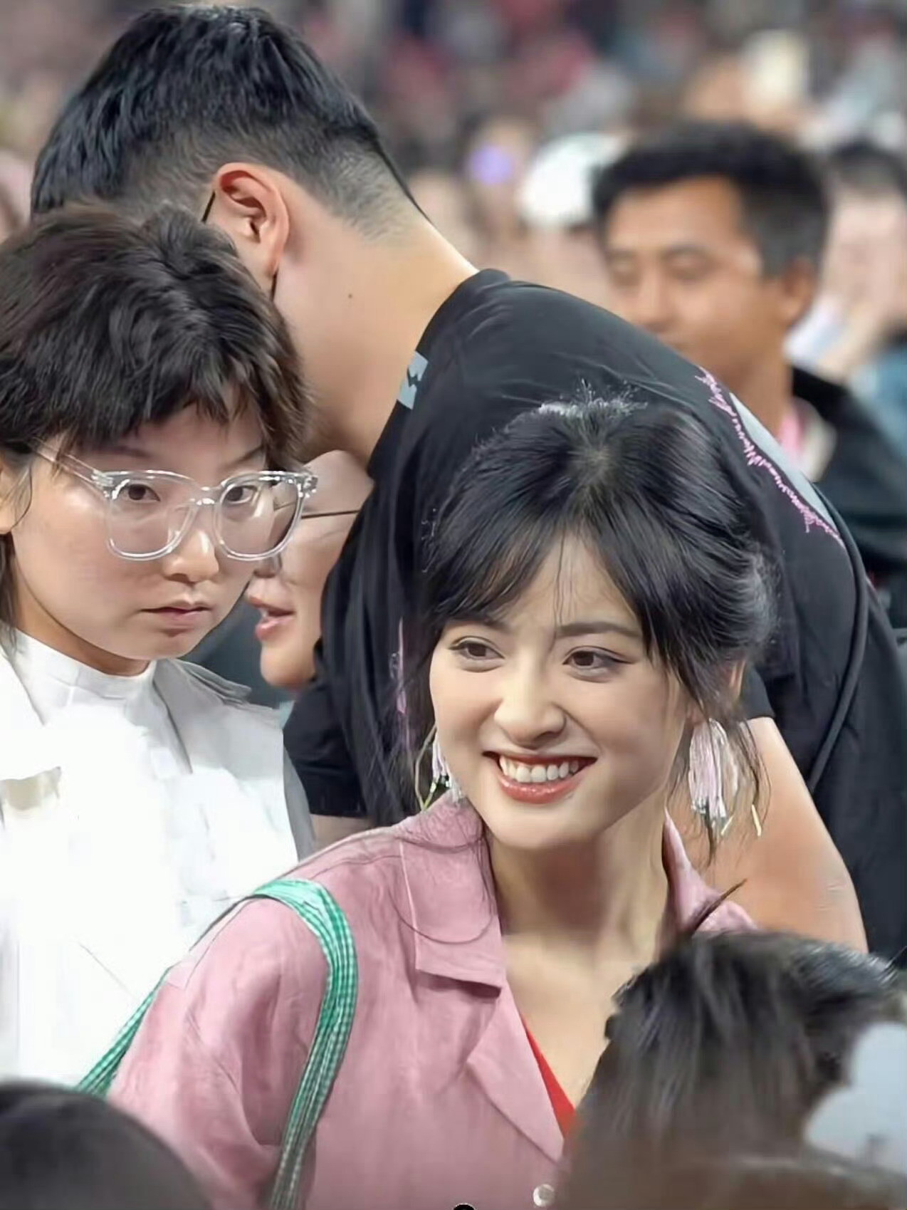 wok!为啥她有法令纹却不丑？