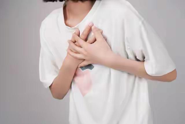 心脏好不好，起夜就知？医生：有心衰隐患的人，起夜常有3异常——但请先认清：“起