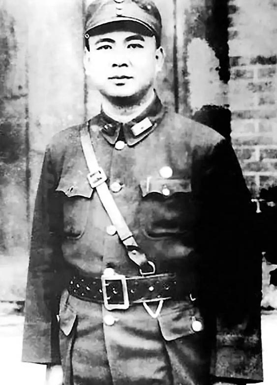 1952年4月22日，台北马场町刑场。几个人抬着一副简陋的担架，缓缓走进了刑场。