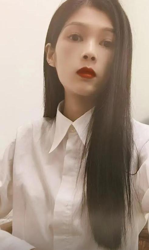 曾经在网路上求助称“想活下去”的27岁广东胃萎缩女孩“巧巧”没能战胜病魔，于12