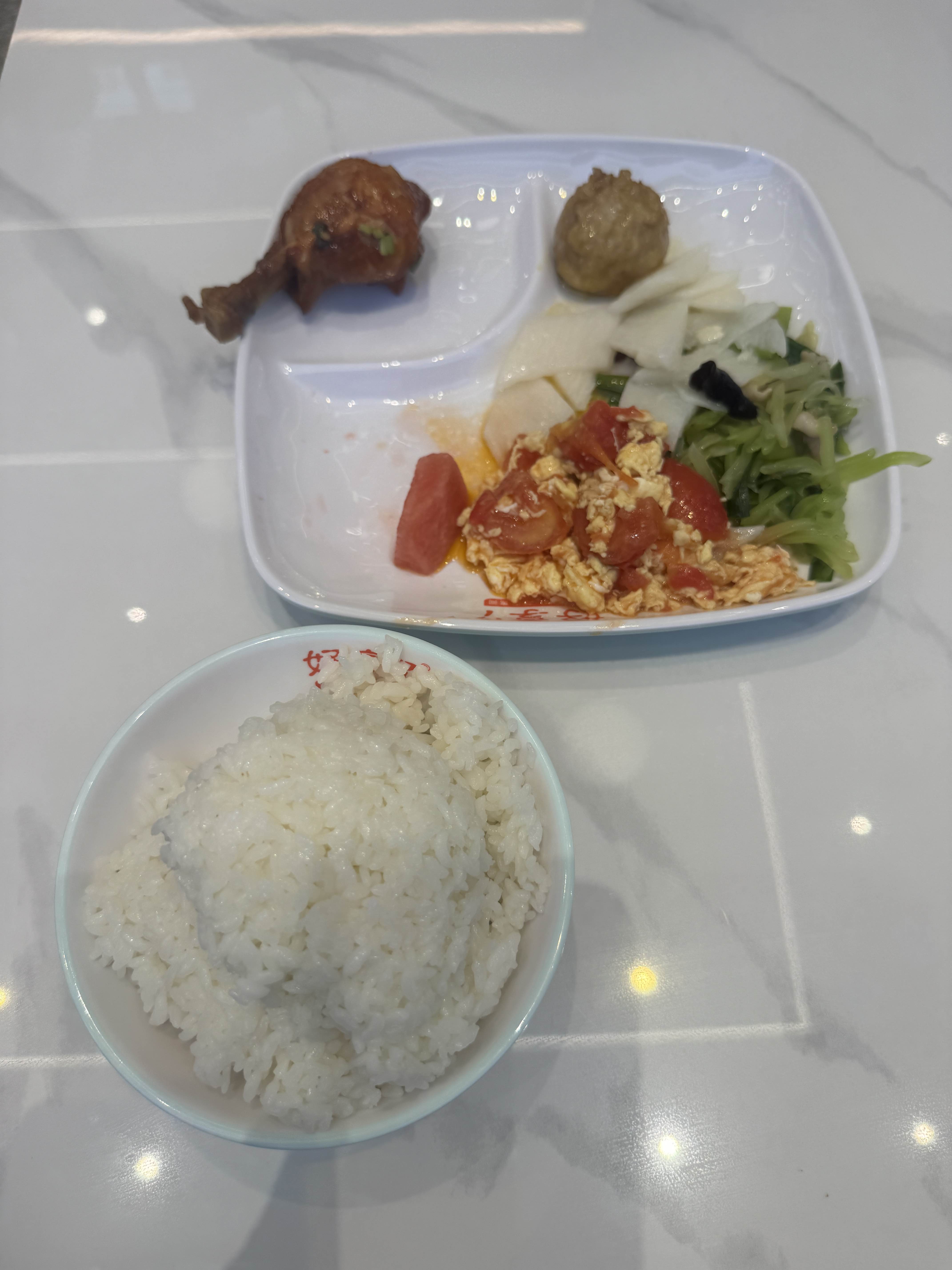 这顿饭真有点贵，这么点菜要30元了
