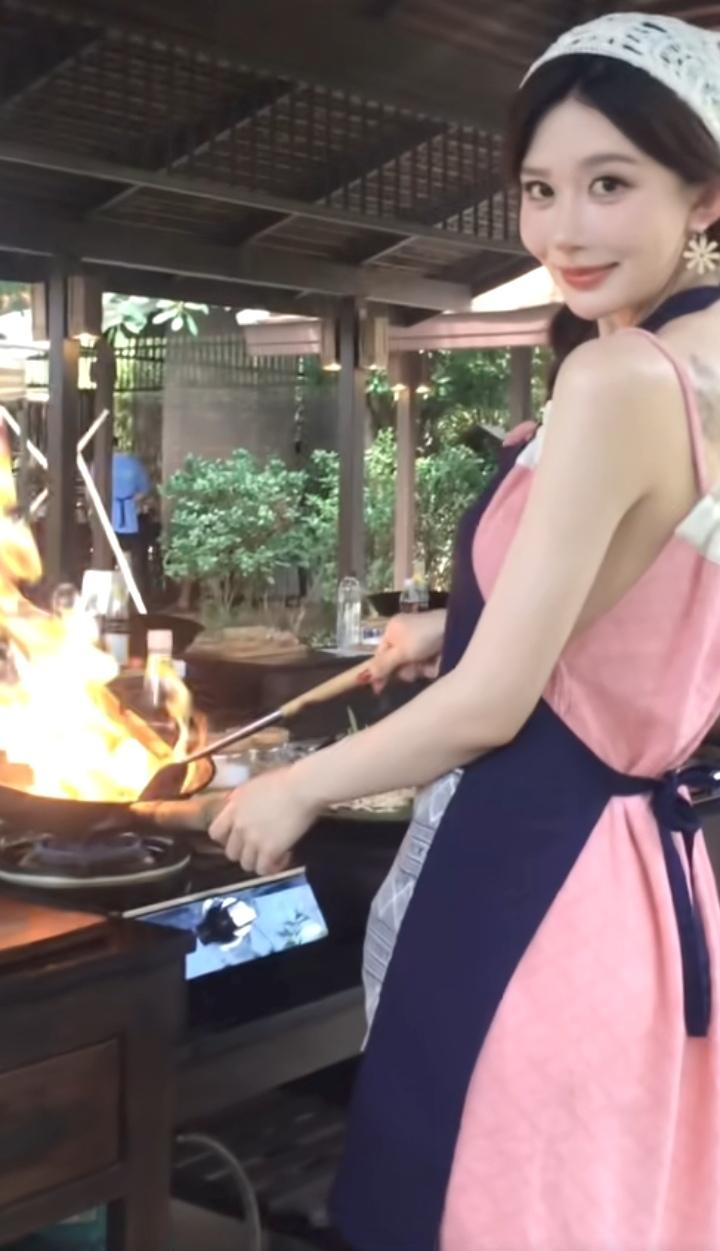 这么美的厨娘，你们说一个月开6万请的动吗？职业厨娘中式厨娘家常菜厨娘厨娘妹