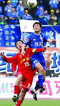 回望1994年甲A联赛元年的江苏迈特阵容，陆亿良无疑是阵中球风最灵动、技术最细腻