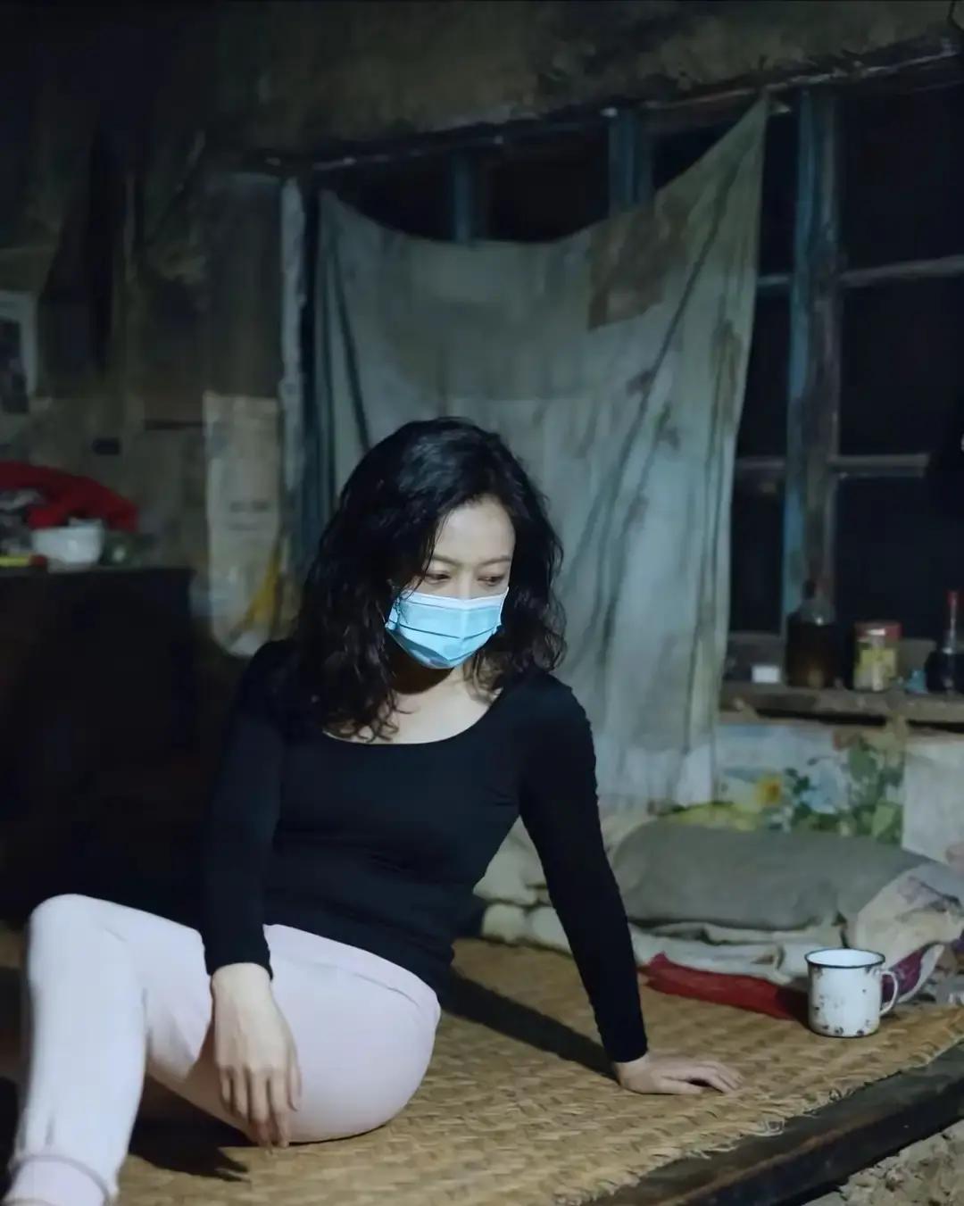 刷到个热帖问“哪个年纪的女人最有女人味”帖子没给答案，反而把20岁的灵动、30岁