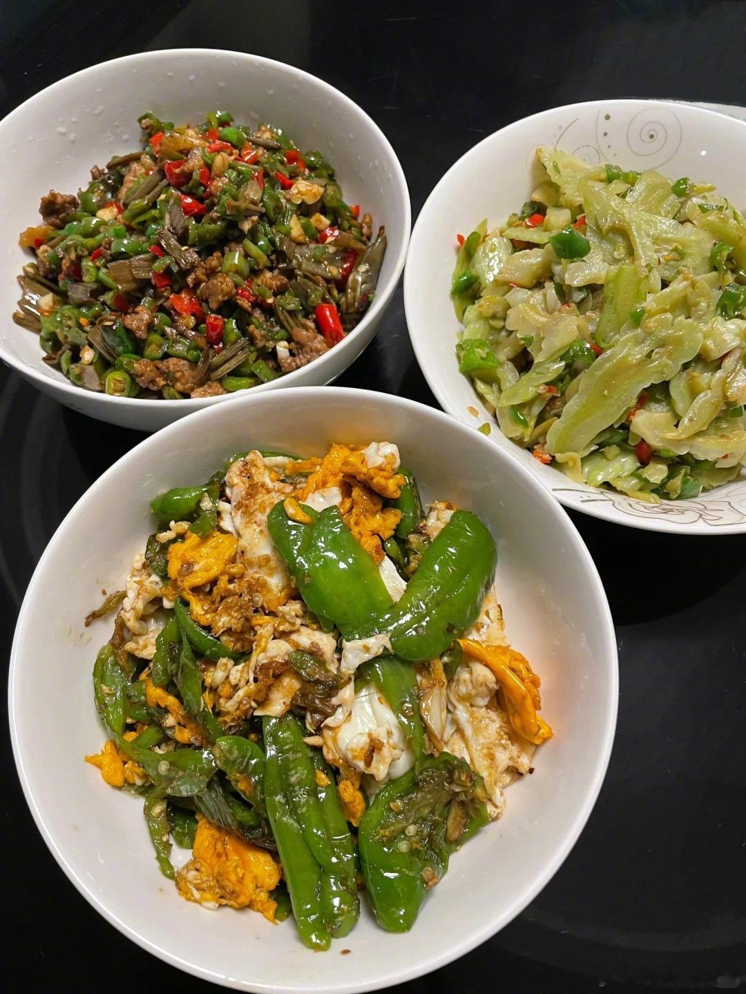 湖南人晚餐吃不腻的下饭小炒～今日菜谱🥬油淋辣椒炒蛋酸空心菜梗炒肉炒苦瓜美食日