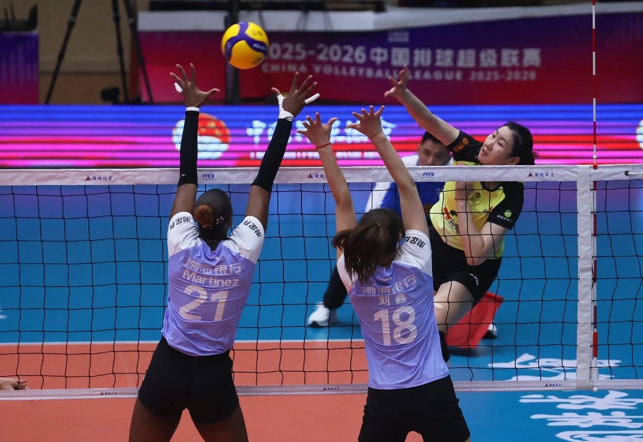 刚打完网球！看到山东女排主场3-0天津，两回合全胜拿到第三名，确实是真心恭喜这支