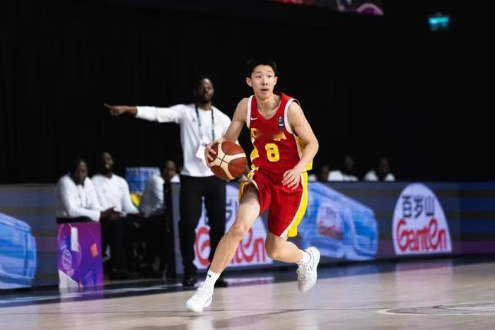 近来看了中国男篮成年队和U18的大赛集锦，杨瀚森的逐渐成熟，NBA历练，经过黎巴嫩一战，杨瀚森确立核