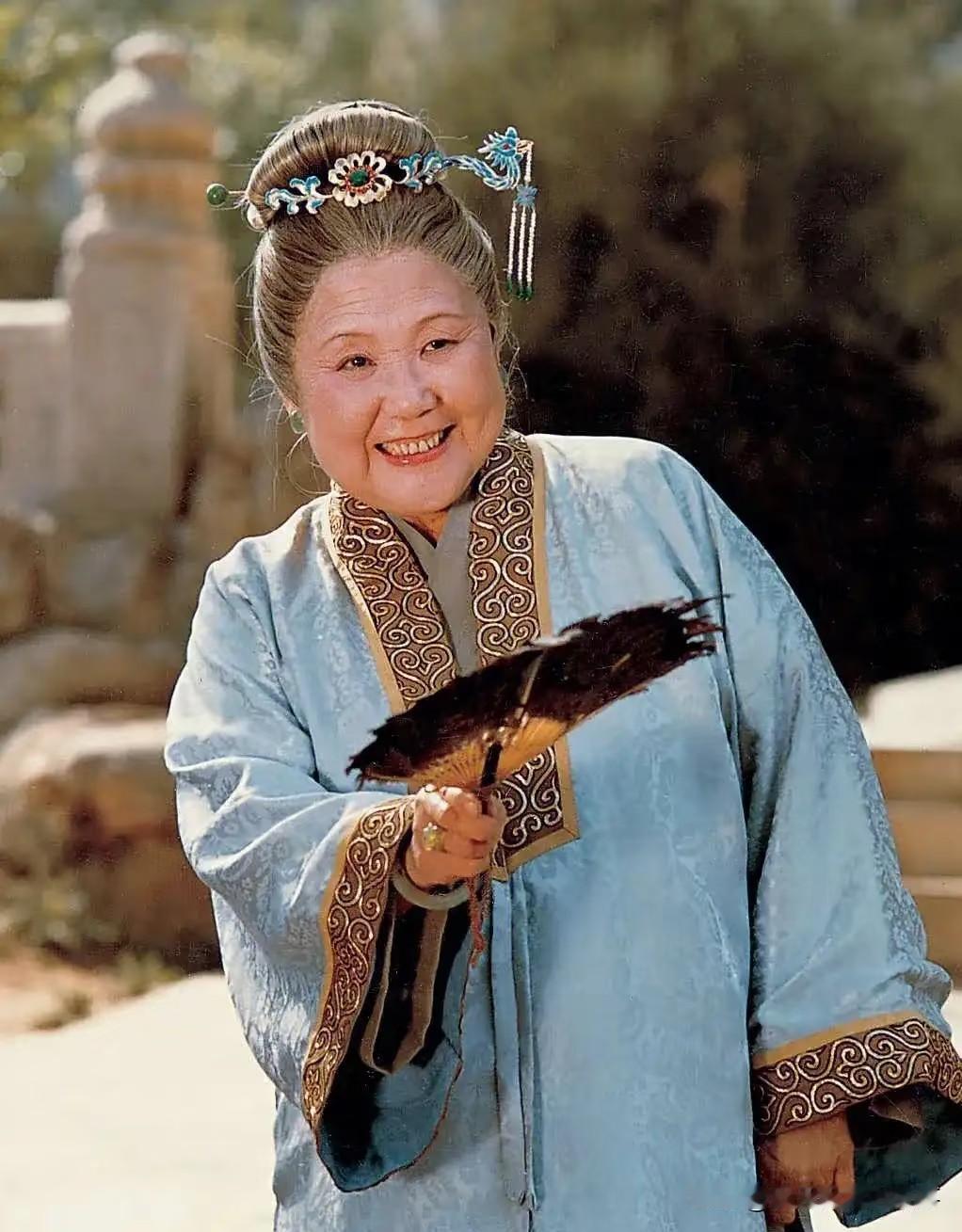 中贾母为啥不为迎春、探春、惜春这些孙女的婚姻谋划？其实细看书里的细节，答案挺明显