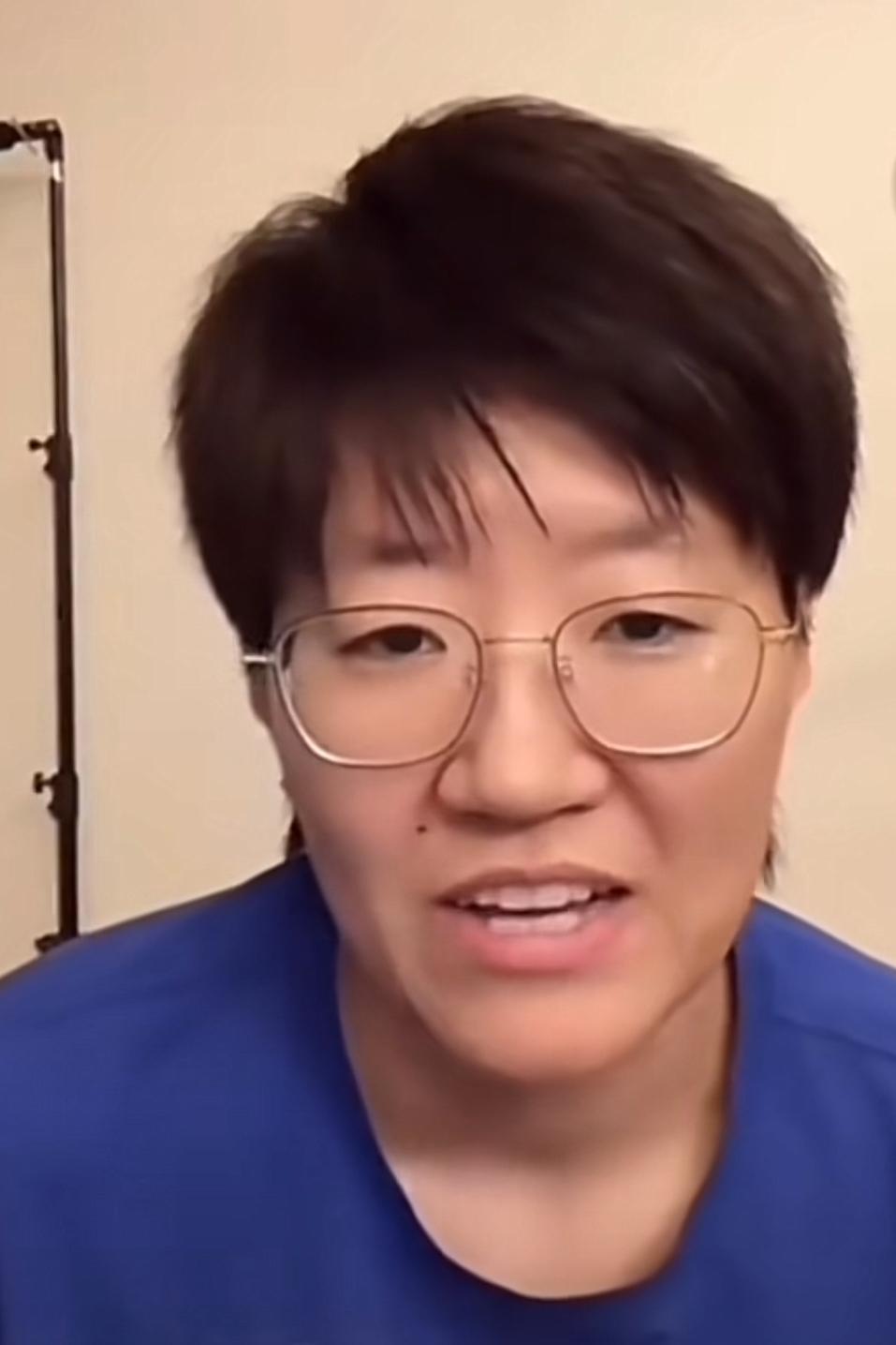 国乒前辈郭焱在直播间说起孙颖莎，连用“社牛”，“小喇叭”来描述莎莎，她表示：莎莎
