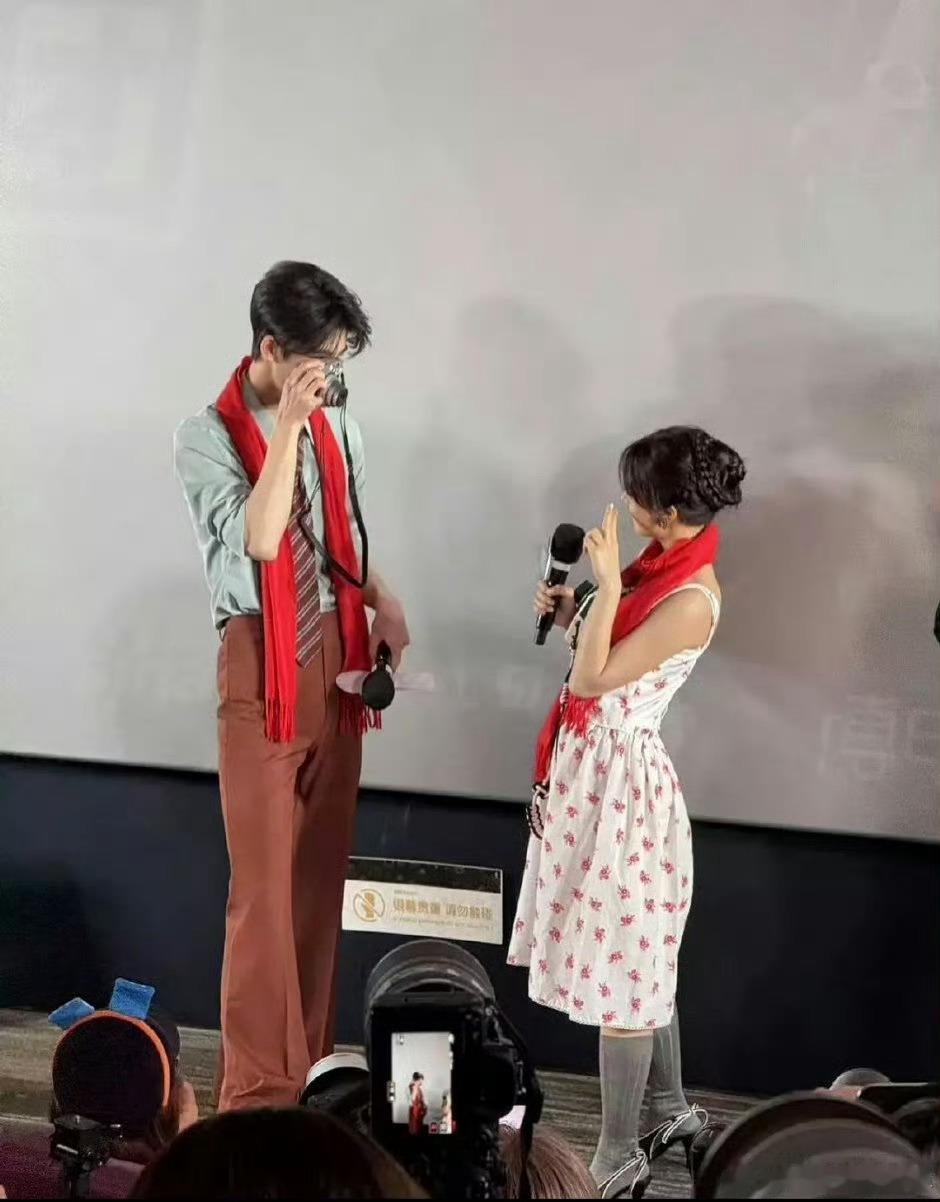 赵今麦这个身材搭张凌赫是真虐[捂脸哭]到底谁给赵今麦做的妆造​​​