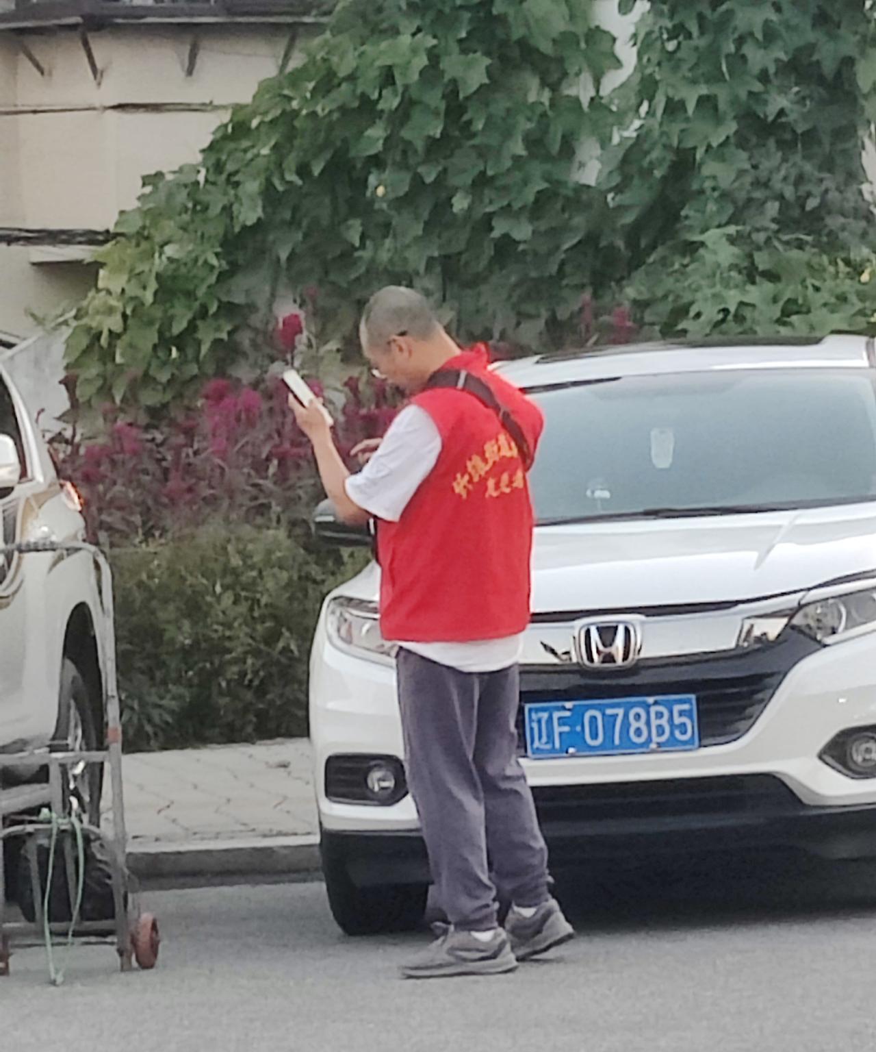 今天是传统节日中元节！我想去家附近道口给逝去的亲人送点纸钱，表达一下我对他们的