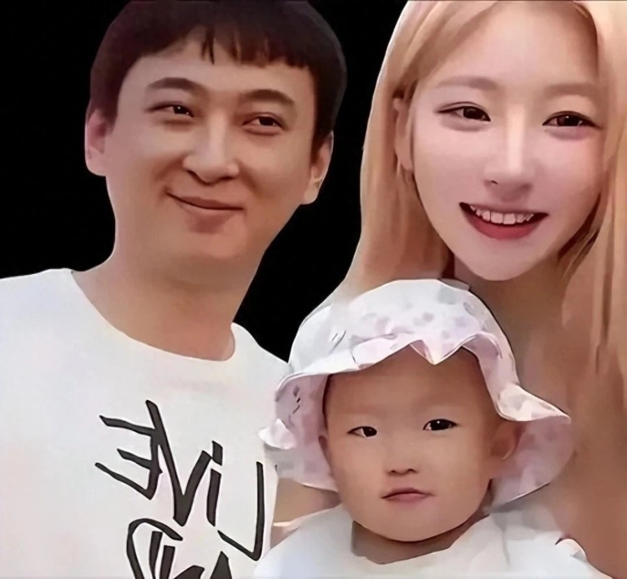 黄一鸣前男友，实名开麦爆料！两人认识16年了，闪闪可能不是王思聪的，女方还跟过6