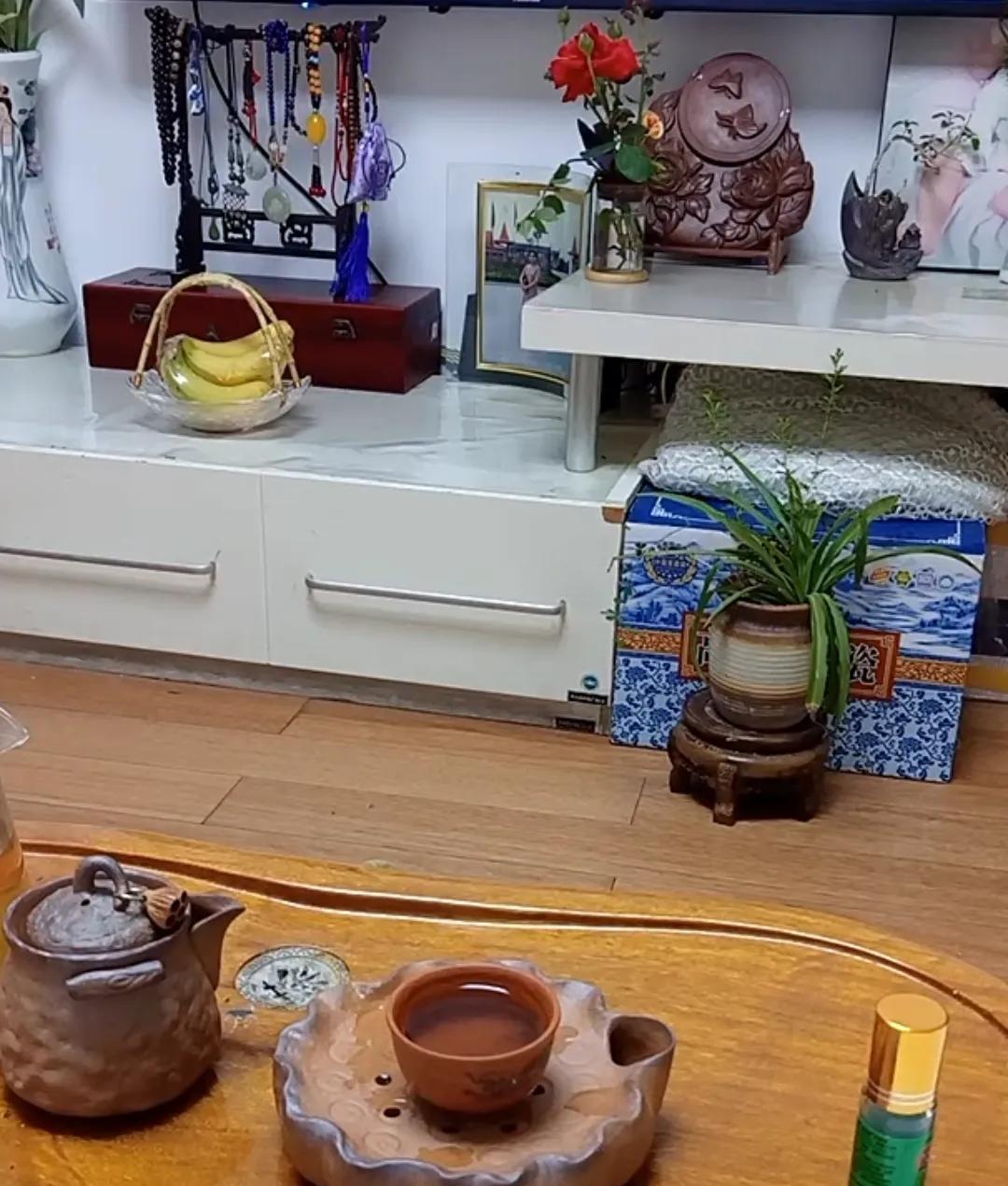 柴桑大姐说，你们现实中看一看！那种样子！你看我们看到的啊，咱们见到的，咱们