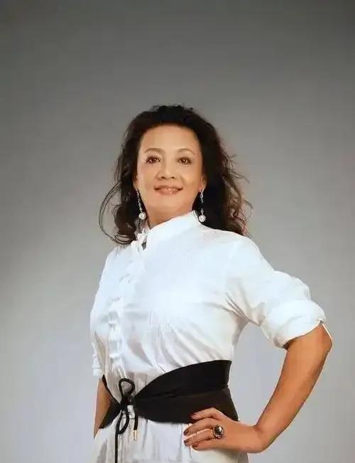 张兰和汪小菲这次是真可怜，不是演的，只不过悲伤和愤怒还不能发泄出来。说实话，这次