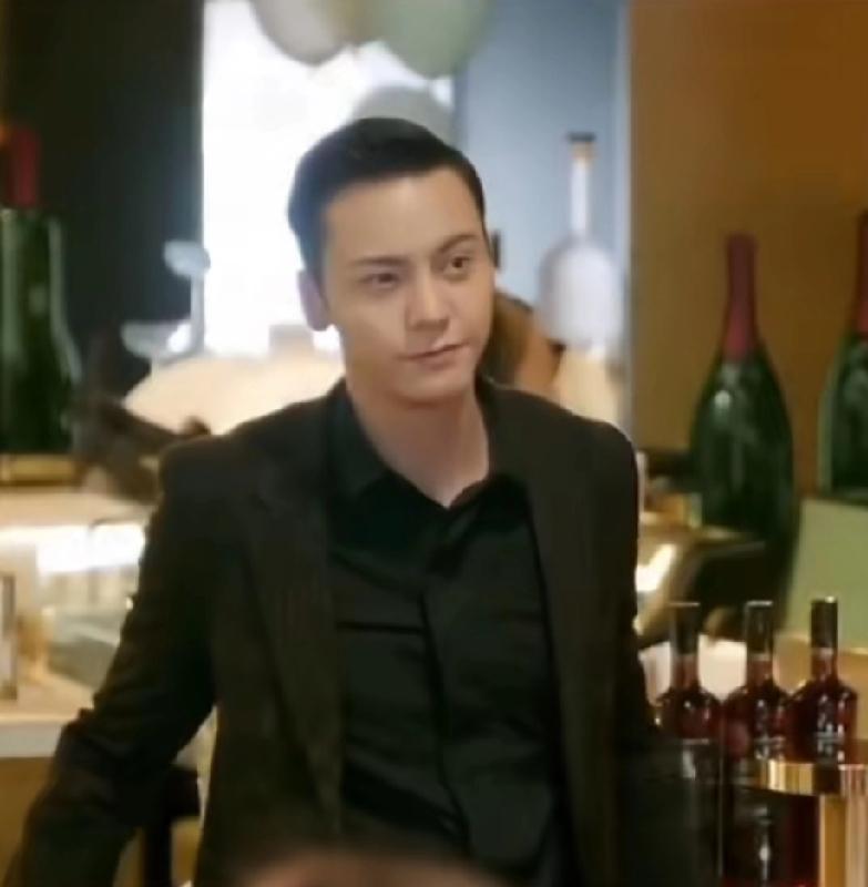 绝对相信王晶那句话的含金量有多高。他说陈伟霆是一个很好演员,很会演。早期有跟