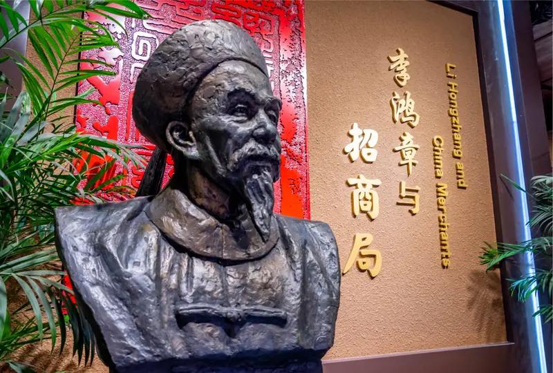 李鸿章和左宗棠后代发展差异还挺大。李鸿章进士出身，组建淮军、推动洋务，却因签多个