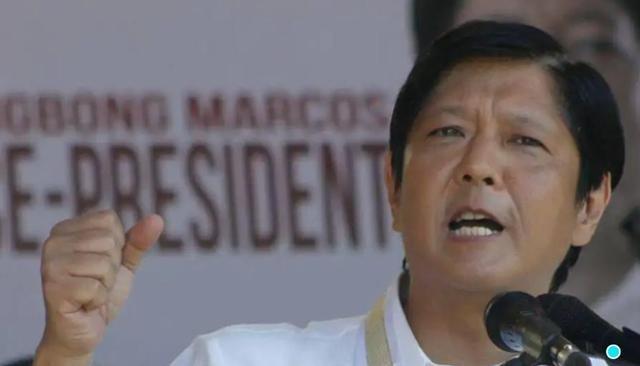 现在非常奇怪的就是菲律宾，它之前不停地闹不停地撒泼耍赖，这段时间日本狂叫狂叫它竟