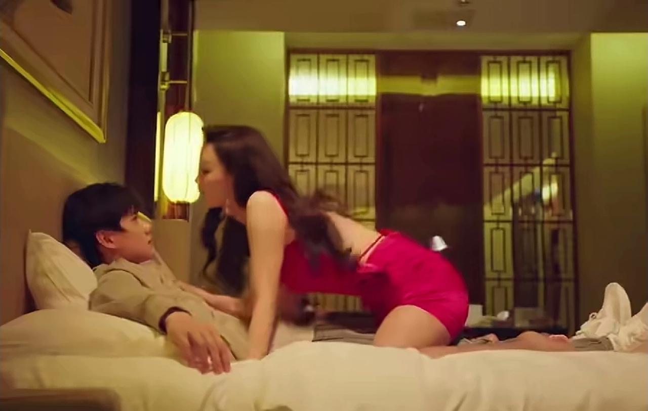 “狩猎者反成猎物！中年女性的美人计战术遭遇年轻一代‘闪电反击’。”最新调查