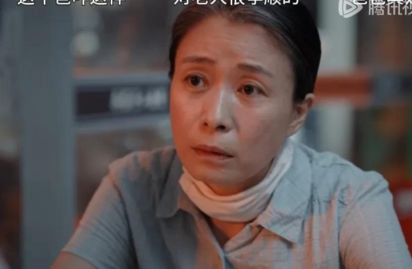 《焕羽》原著里，乔白羽自杀后，乔白羽的妈妈李芳好也患上了抑郁症。她一方面是憋屈