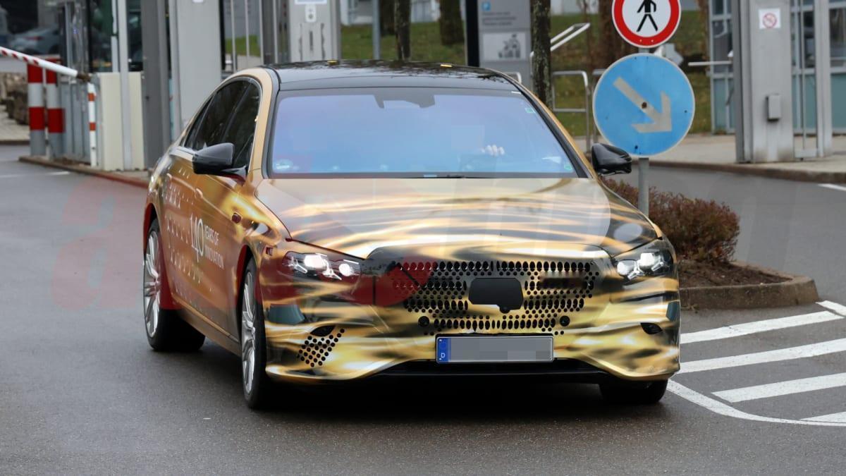 这应该是W223奔驰S级的最后一次改款了，明年开年亮相。再，见，就图6那样了