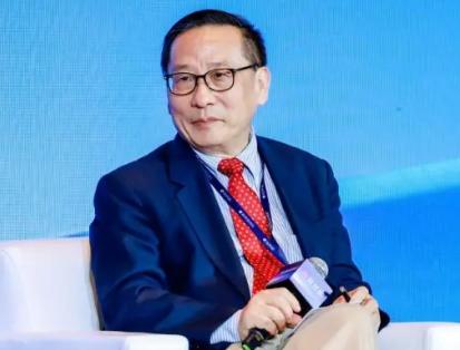 高志凯教授一张口就能把西方整崩溃。他说，中国的瓷器烧制技术，欧洲花了一两百年也赶