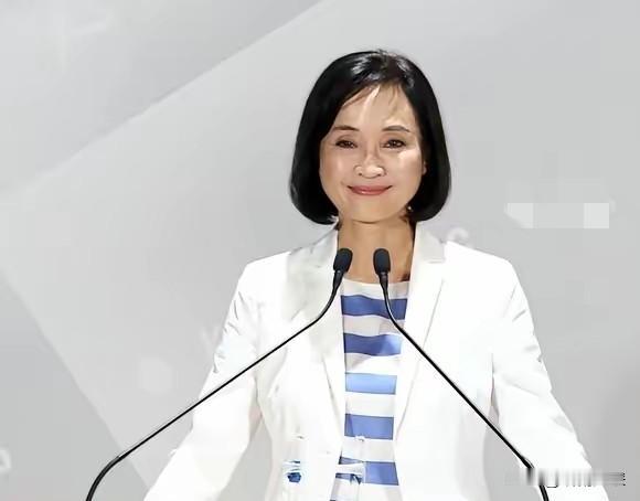 转折点来了，柯志恩凤山造势后，获一边倒力挺！9月19日，柯志恩在王金平的协助下成
