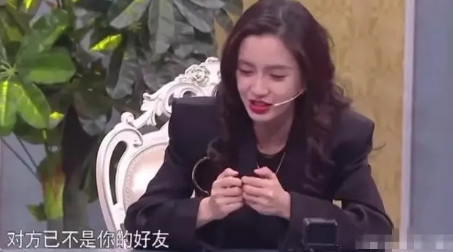有一次，杨颖在偶然机会下，遇到刘嘉玲，他非常的激动，还主动加了人家的联系方式，希