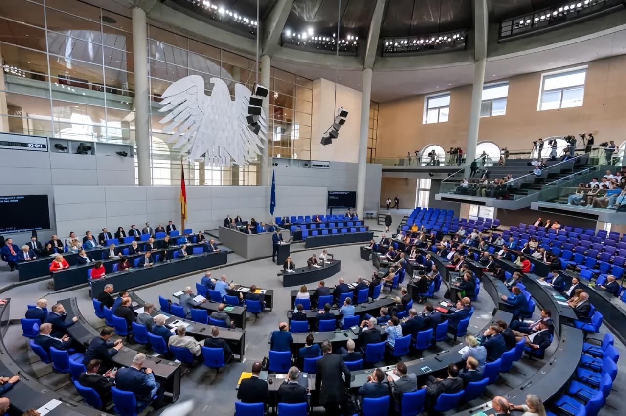 德国亏大了！自断臂膀！德国联邦议院2025年11月13日重磅表决：以“网络安