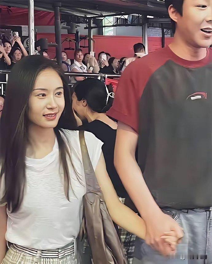 电视上看着一般般，真人非常漂亮｜王子文​
