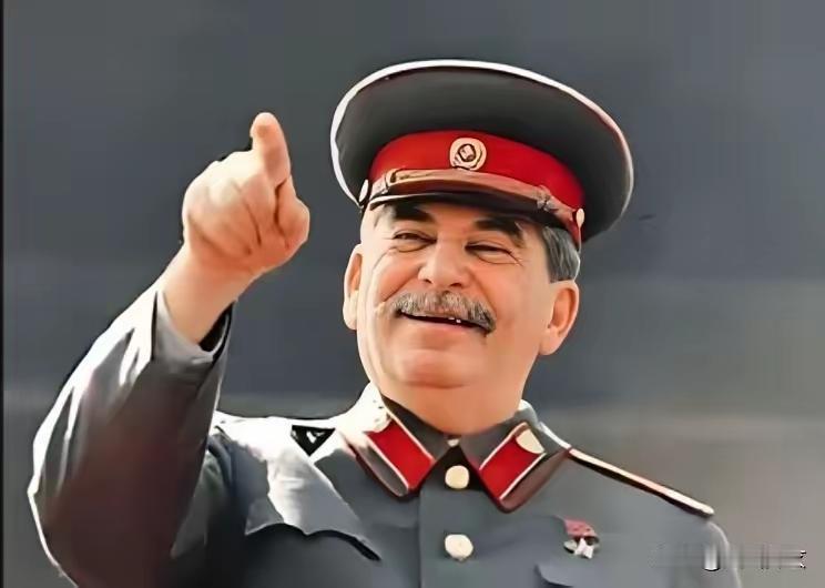 法国思想家雷蒙·阿隆说：苏联和法西斯并无区别，那里没有政治自由，人民只获得了