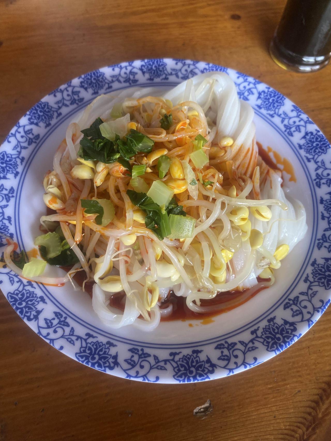 秦镇米皮相传是秦始皇时期传下来的美食今天特意驱车来到秦镇尝了一下流传了20