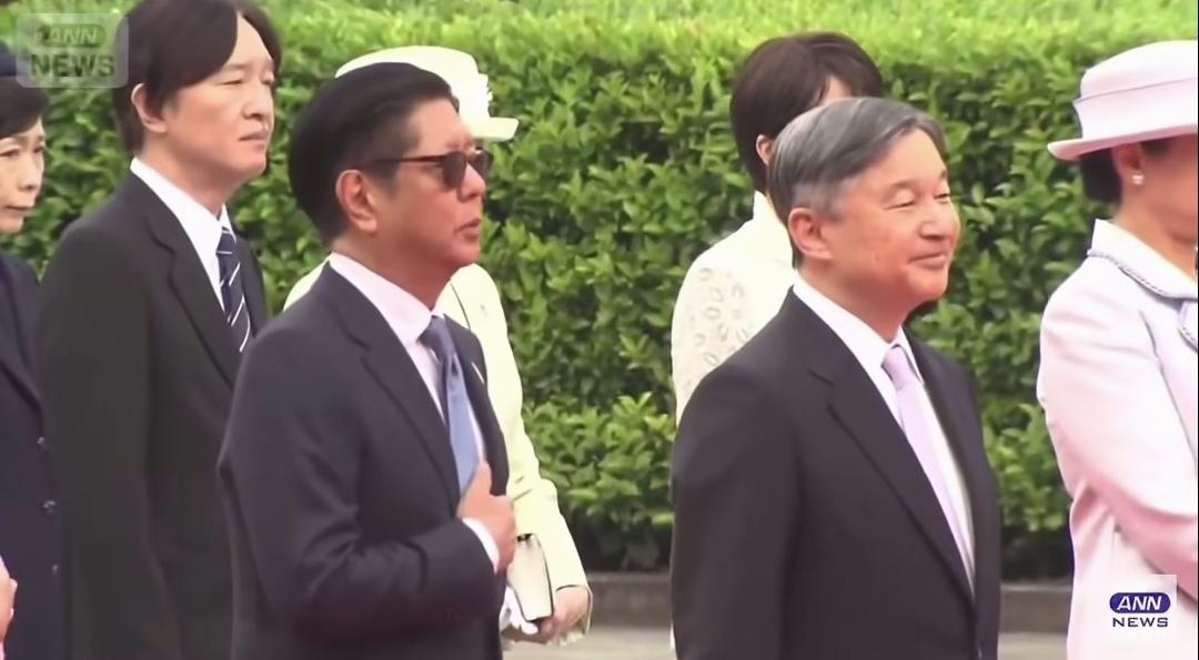 高规格接待，日本“天皇”迎接菲律宾总统马科斯，情绪价值拉满，“天皇”、“皇后”亲