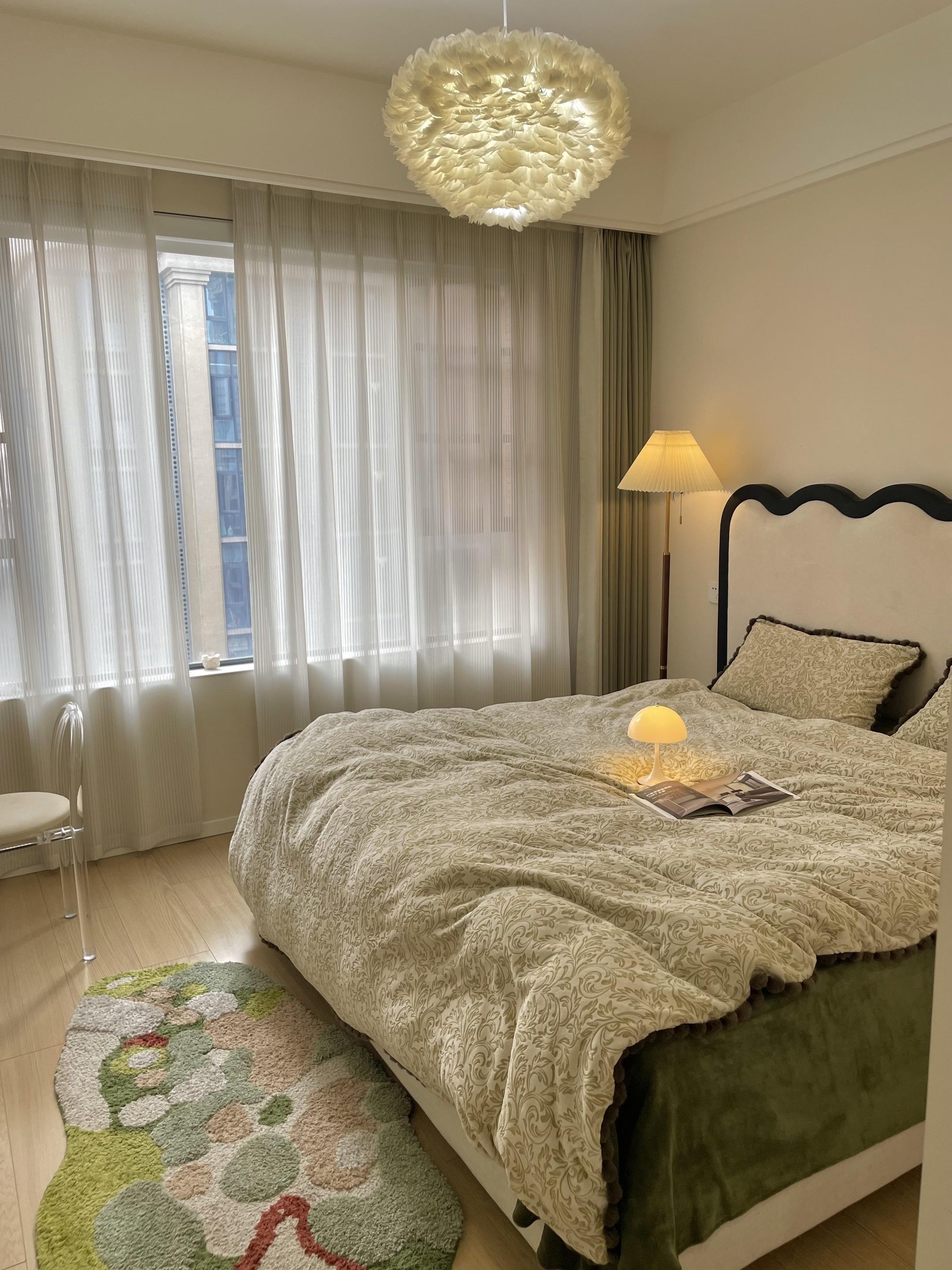 普通人16平卧室，简单温馨真的很治愈～关于卧室： 面积:16平 房间开...