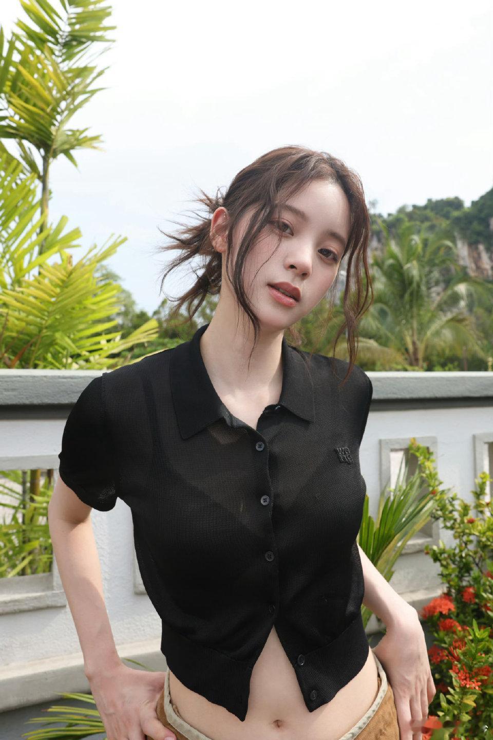 欧阳娜娜疑似和安雨同居欧阳娜娜的时尚触觉超敏锐，每次活动都让人眼前一亮。她的镜头