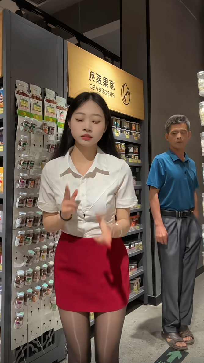 这是在干啥，看的大爷一脸懵！