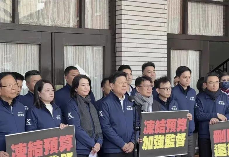 国民党出大招了！随着“立院”马上要开会了，国民党为了反制民进党发起的大罢免，出大