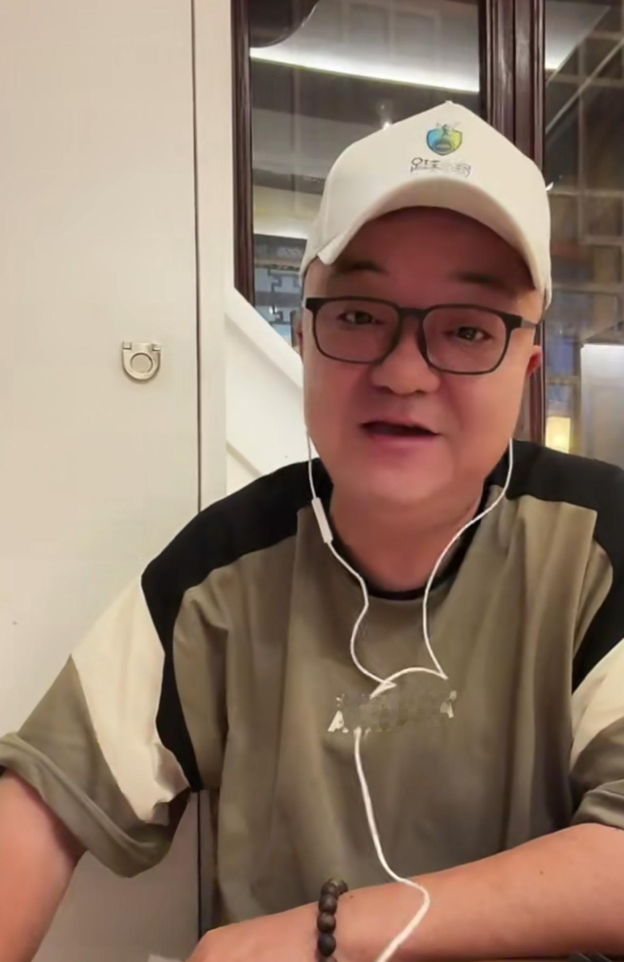 可怜的董路啊，大概是被人给骗了。董路身边认识好几位名叫“老杨”的圈内人，这